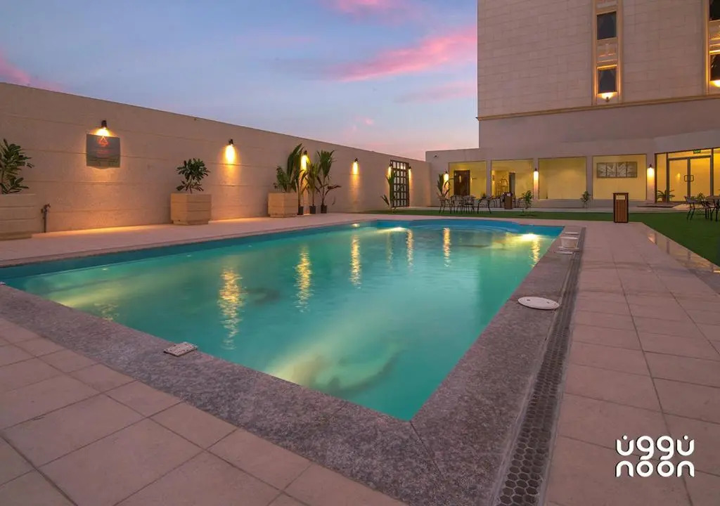 Noon Hotel Suites