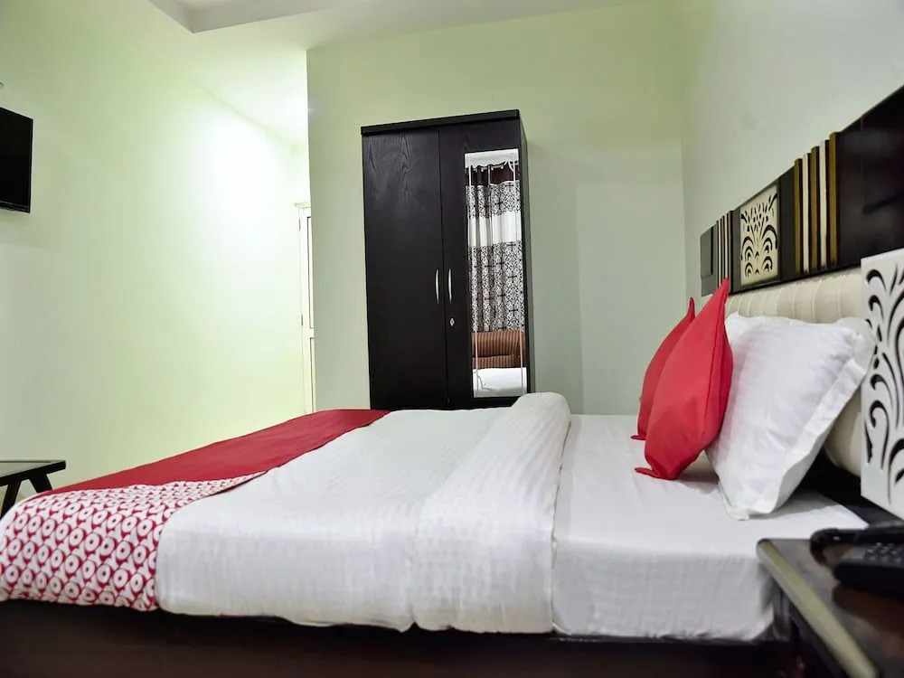 OYO 10566 Hotel Shanti Guest House