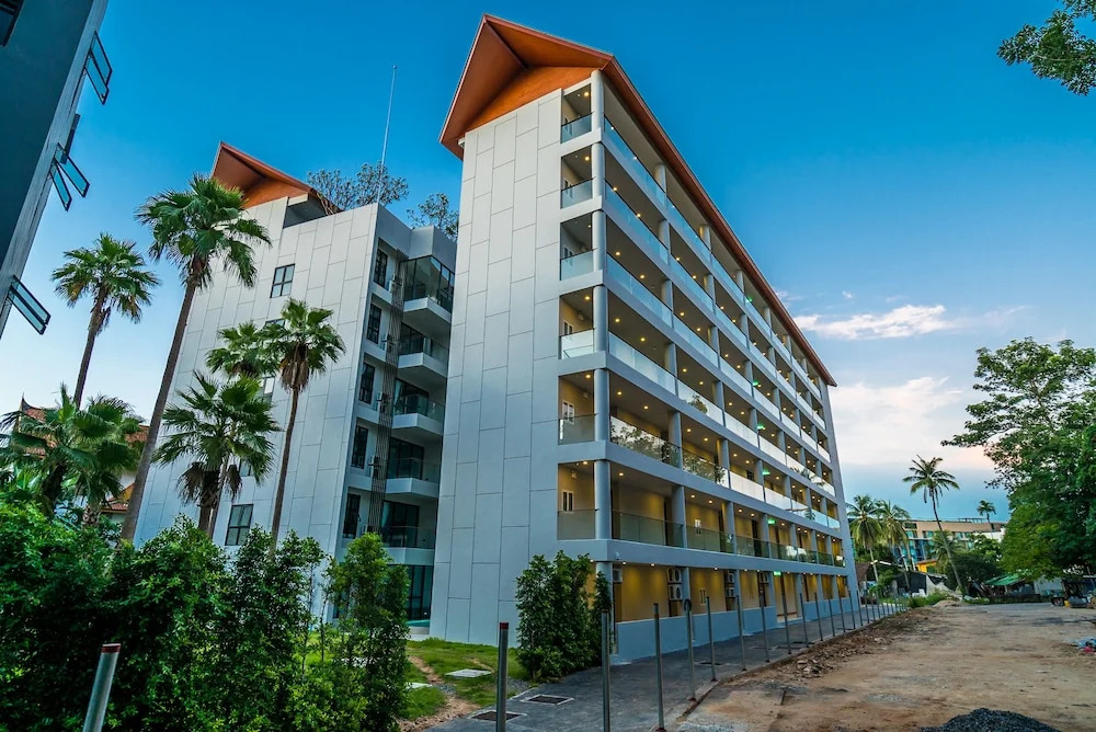 Apartment at Palmyrah Surin by Lofty