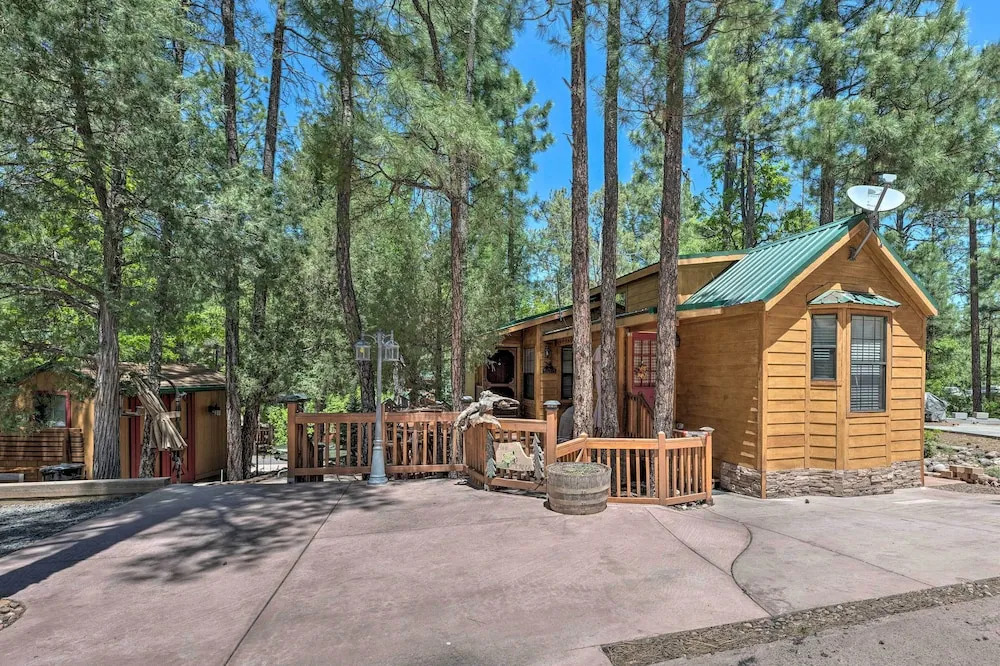 Gateway to Sunrise Resort! Show Low Cabin w/ Deck