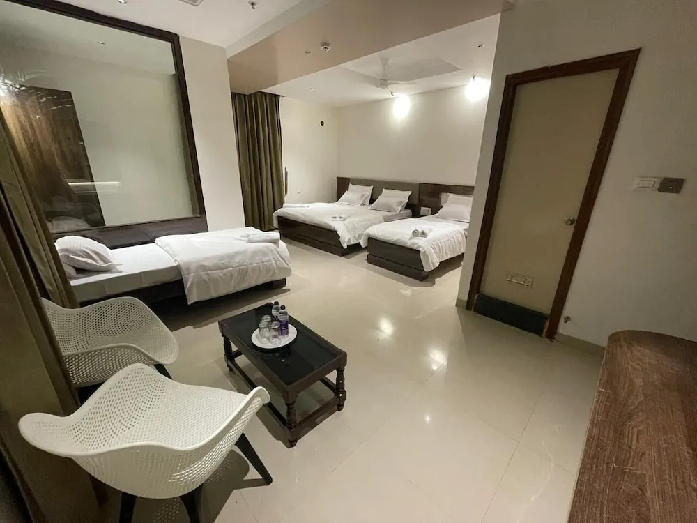 Model Grand Inn