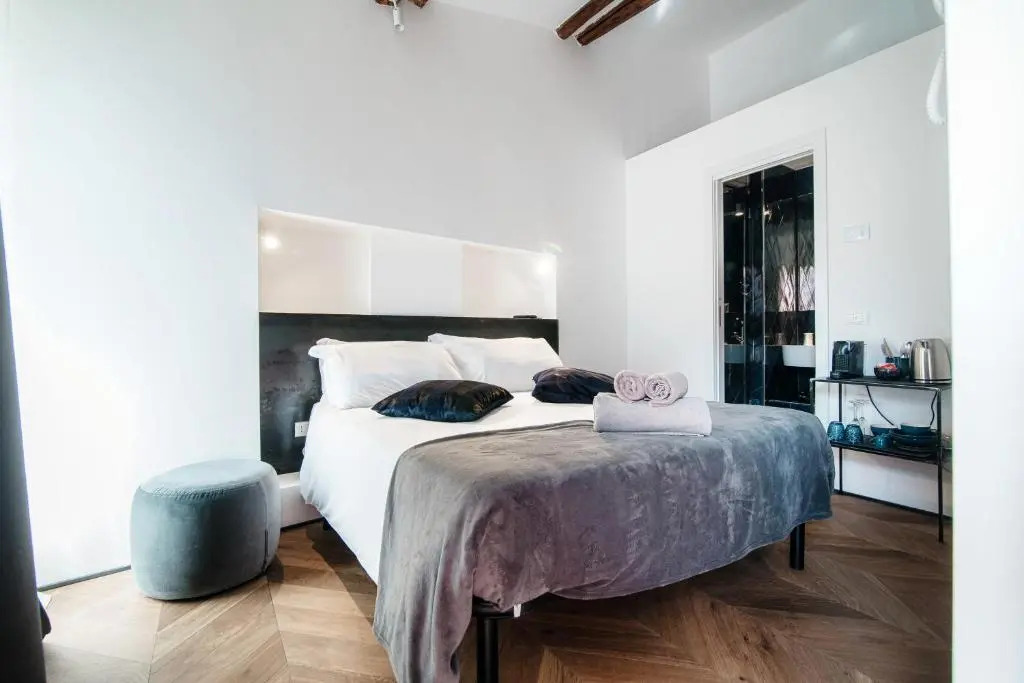Caesar Suites by "The House Of Travelers"