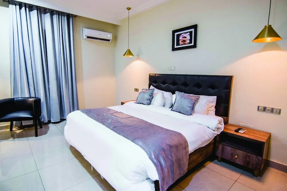 Bon Hotel Platinum