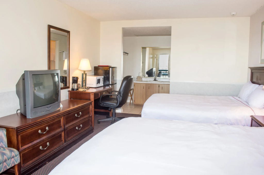 Hawks Nest Lodge