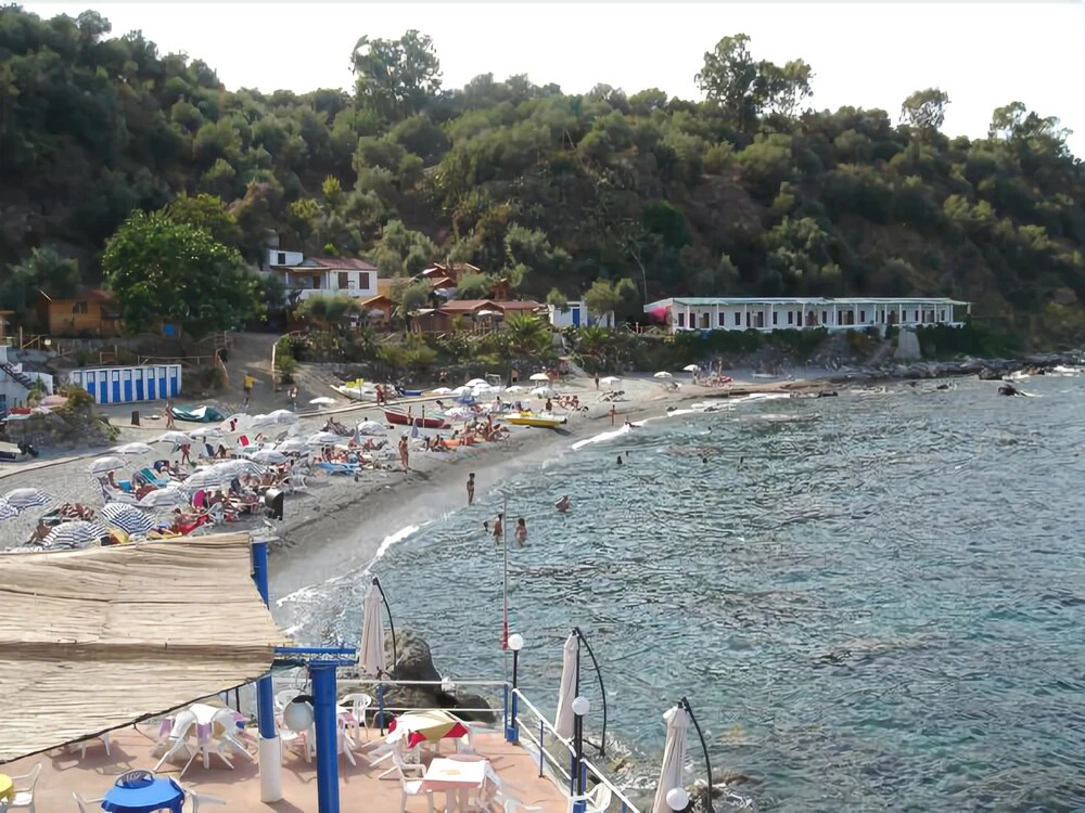 Cirucco Bay Hotel & Camping