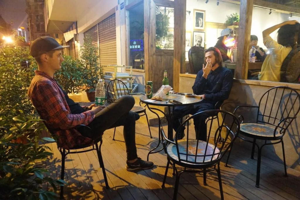 SONDERIA Lazybones Hostel