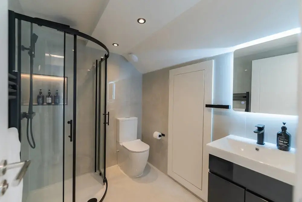 Luxury 8 Bed Home Manchester