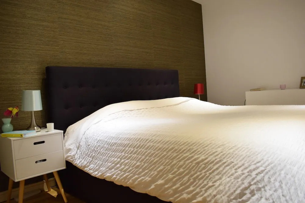 1 Bedroom Flat Near Old Street With Balcony
