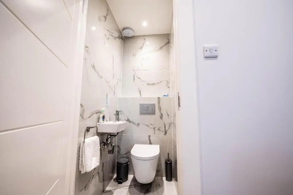 The Coach House - Modernised 1 Bedroom Flat, moments from the beach