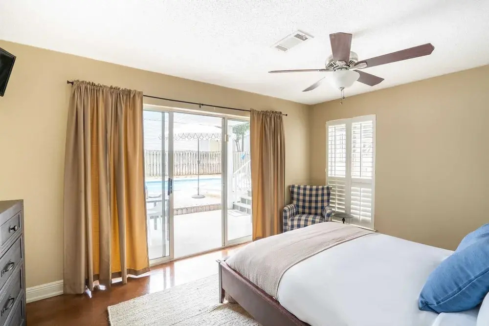 Hourglass by Avantstay Chic Beach Getaway w/ Pool & Two Large Balconies