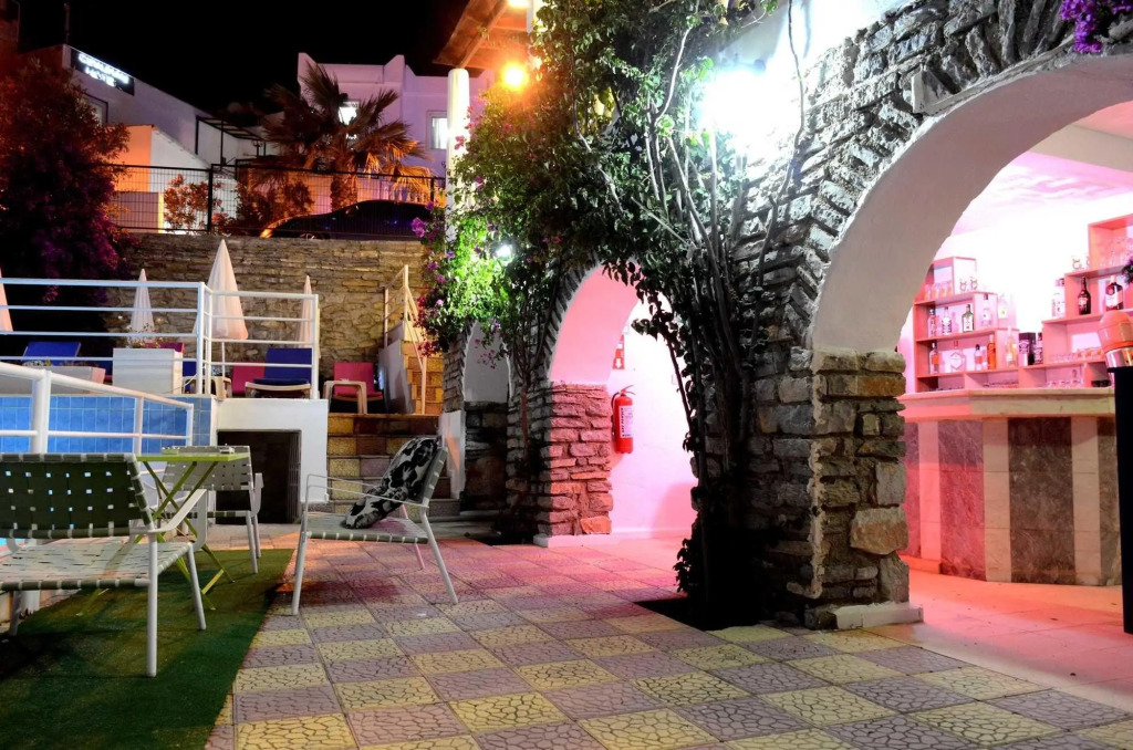 Ayisigi Hotel
