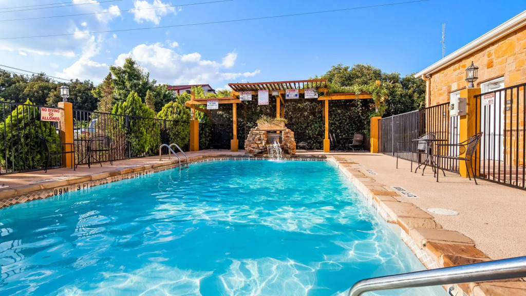 Blanco River Hotel