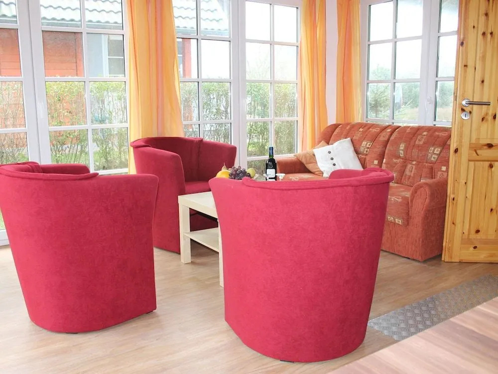 Allergy Friendly Holiday Home near Beach with Lake View
