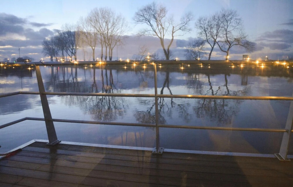 Houseboat Escapade