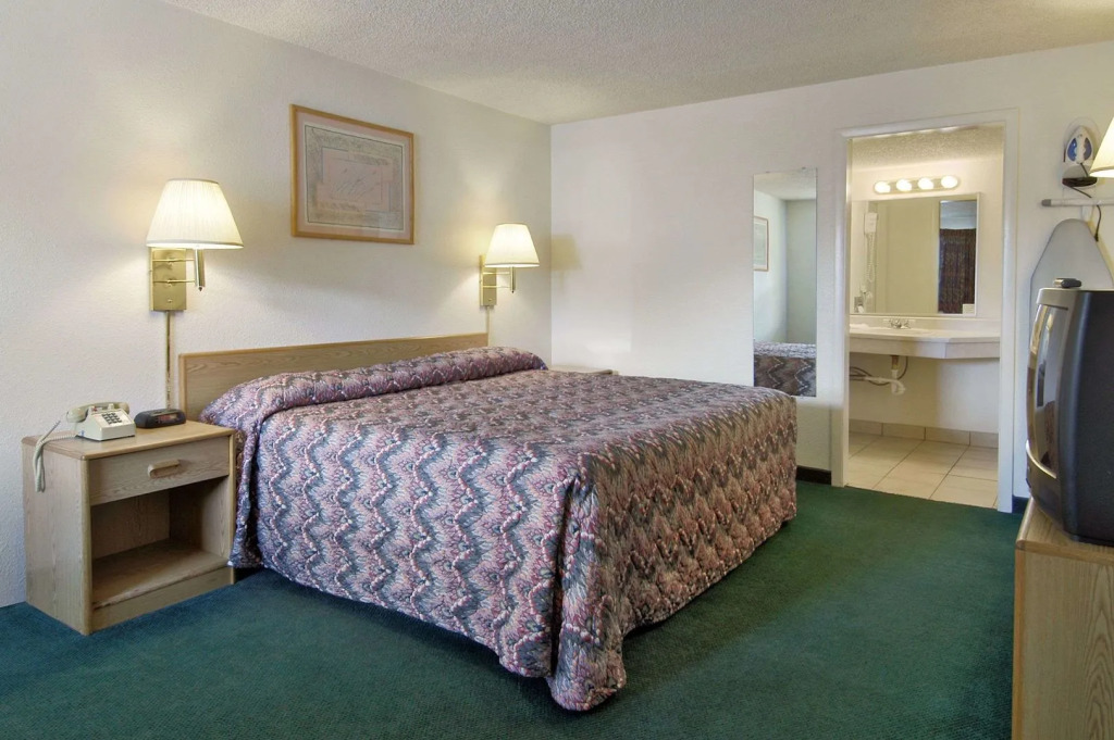 Cedar Valley Inn