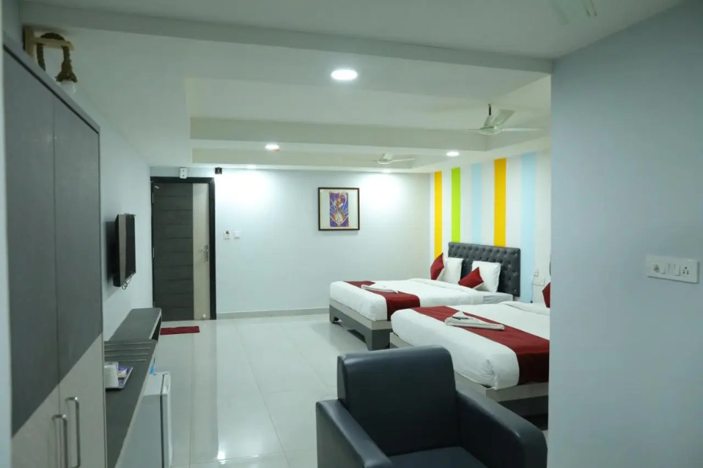 HOTEL BLUE MOON