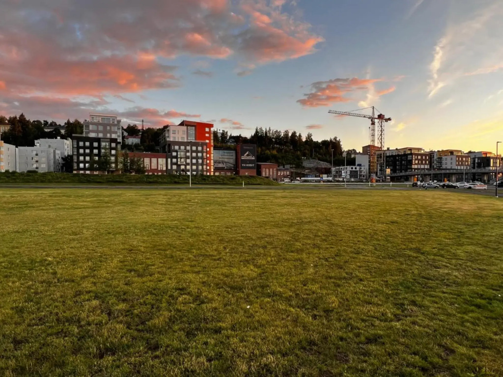 Uusi upea asunto järvinäköalalla ja autohallilla