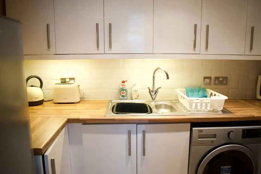 Homely 1 Bedroom Edinburgh Apartment Near Canal