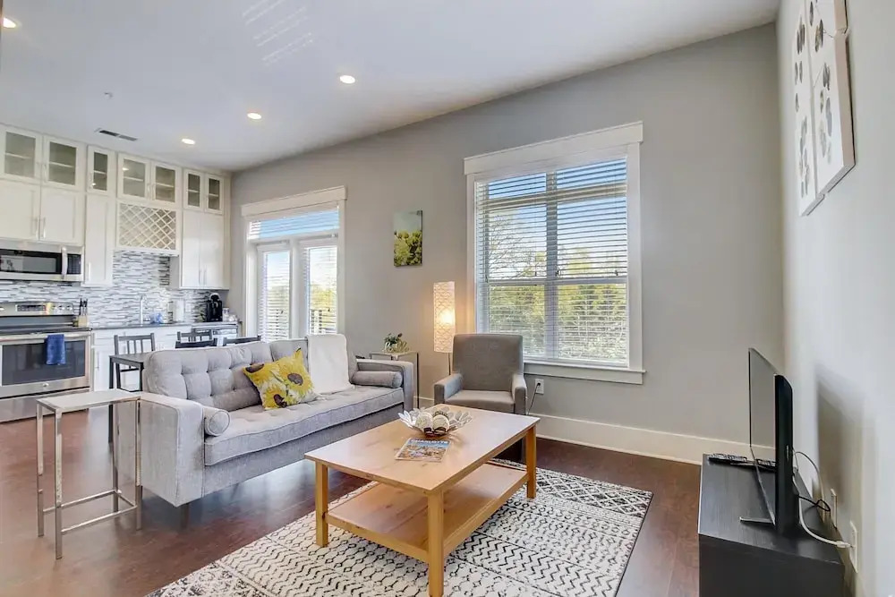 FRONTDESK Village at Commonwealth Apts Plaza Midwood Charlotte