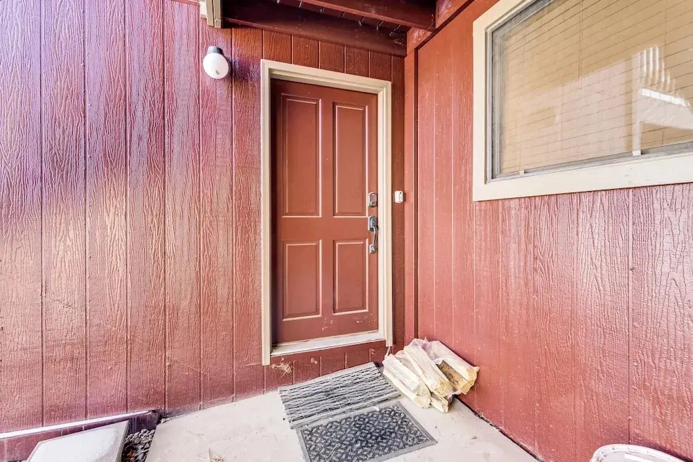 Cozy Condo: Steps to Free Winter Park Shuttle