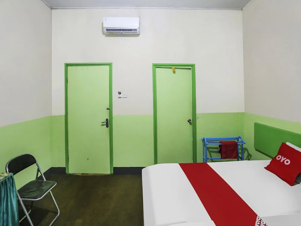 OYO 90825 Hotel Lizha 2
