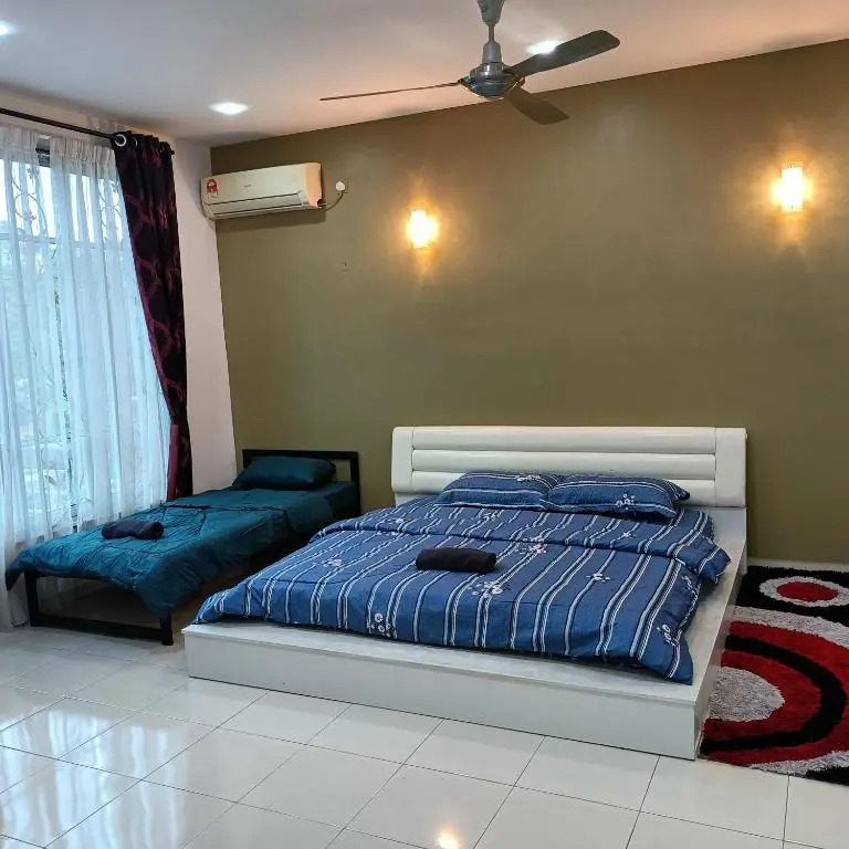 4 Bedrooms Homestay, Fully Aircond in Sendayan by DKAY HOMES I 10-15 pax