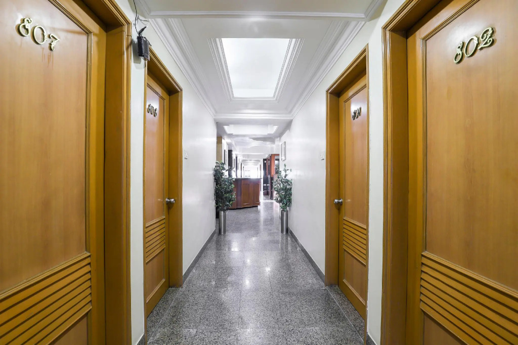 OYO 70882 Hotel Royal Retreat