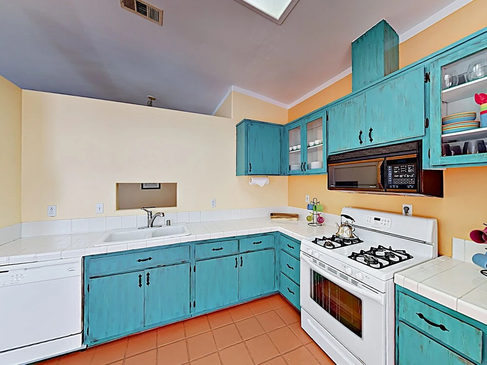 Desert Oasis W/ Private Pool & Spa 4 Bedroom Home