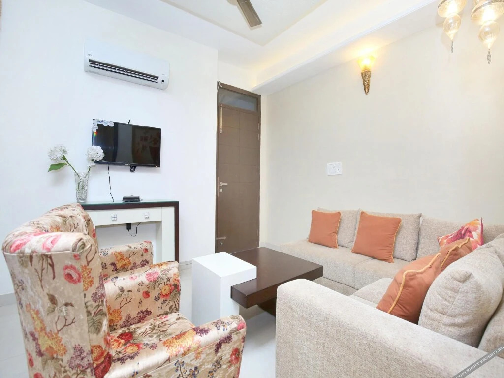 Royal Lake Suites By OYO Rooms