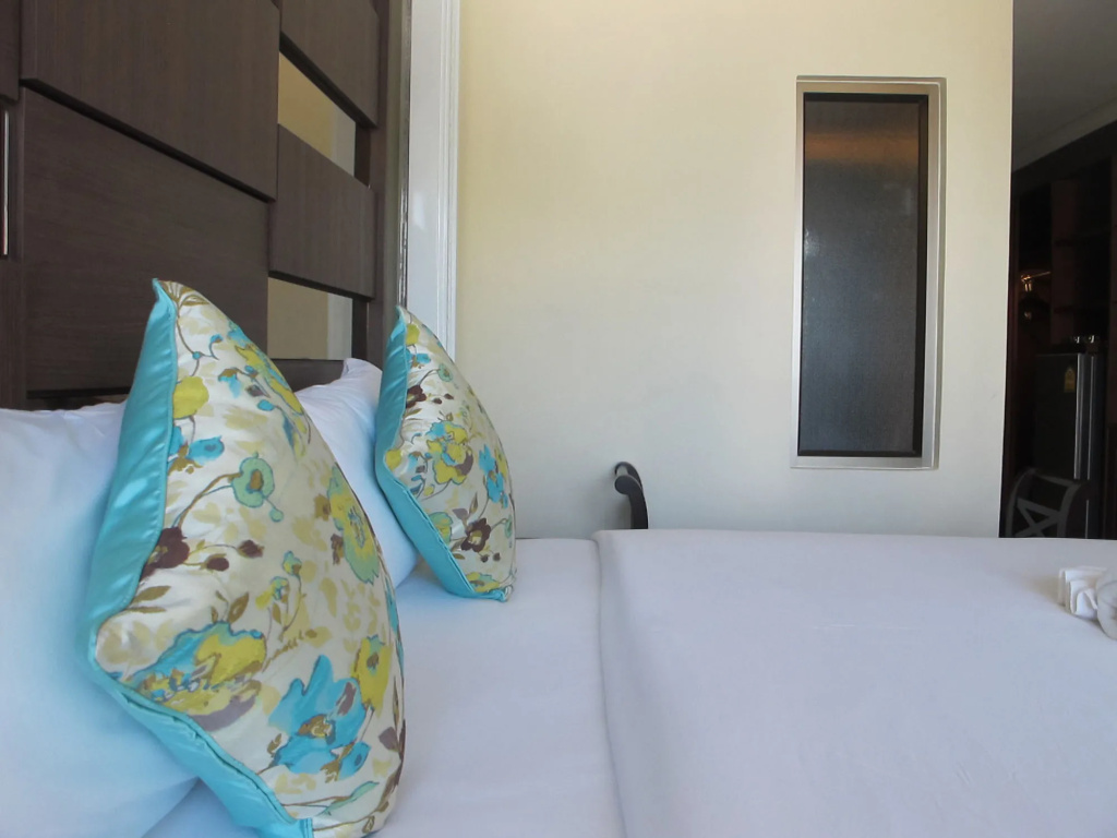 March Hotel