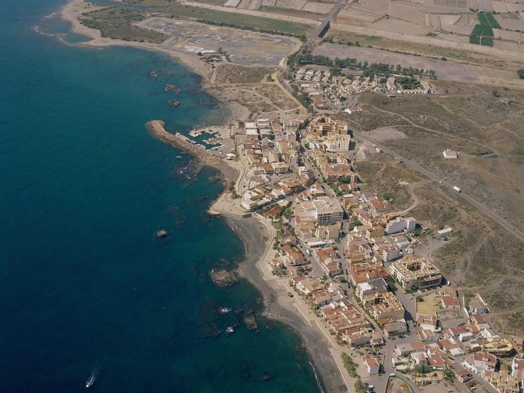 Apartment near the beach with sea views