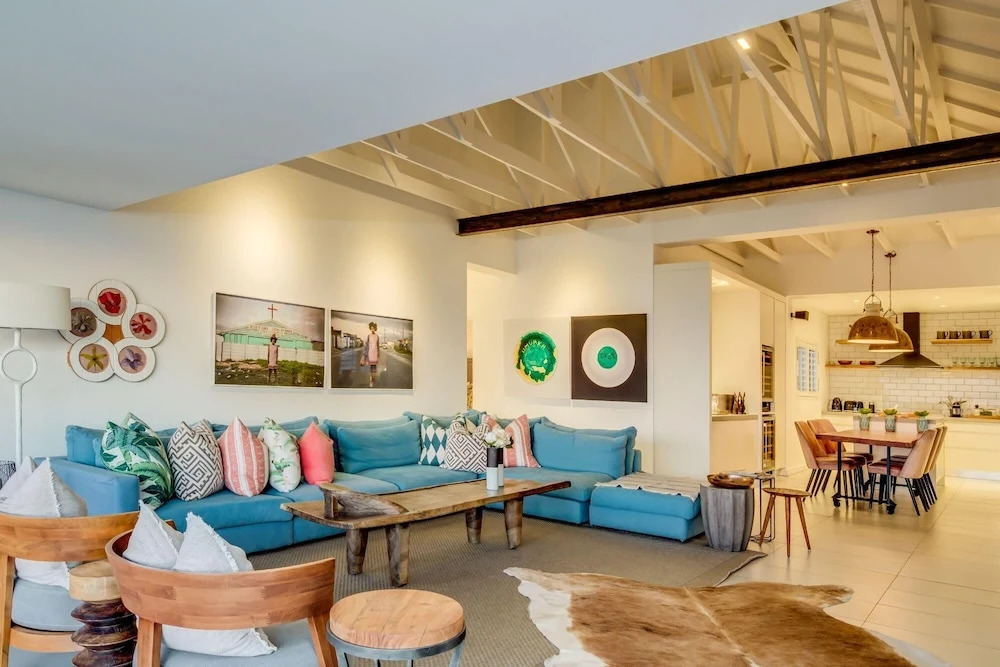 Spacious Penthouse Apartment With Breathtaking Views 3 Degrees North