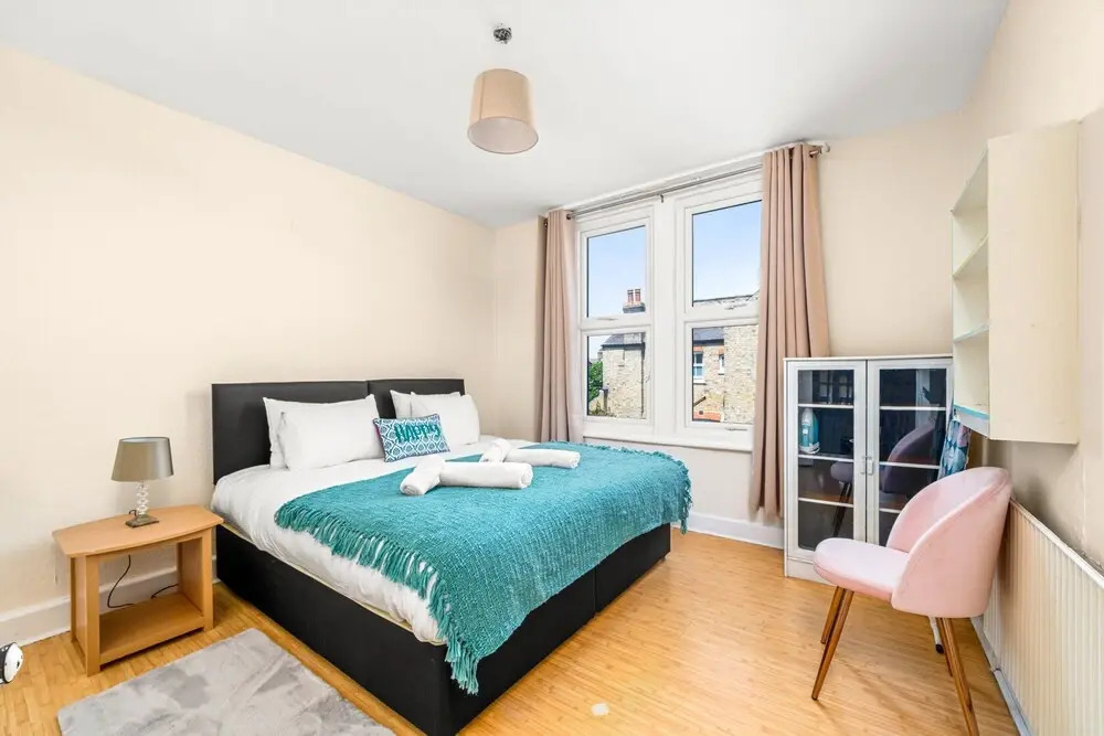 Homely 4-bedroom Home With 2 Baths & Free Parking
