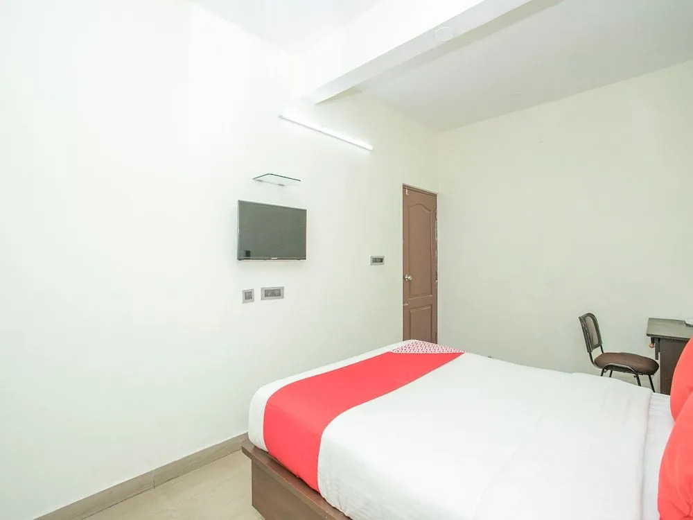 OYO 13170 Sky Suites