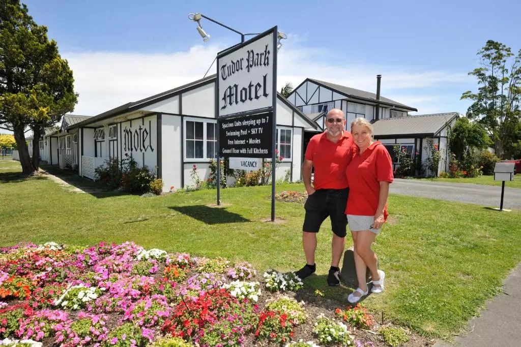 Tudor Park Motel Spacious with kitchens 1 minute walk to restaurant and shopping centre and Gisborne Hospital