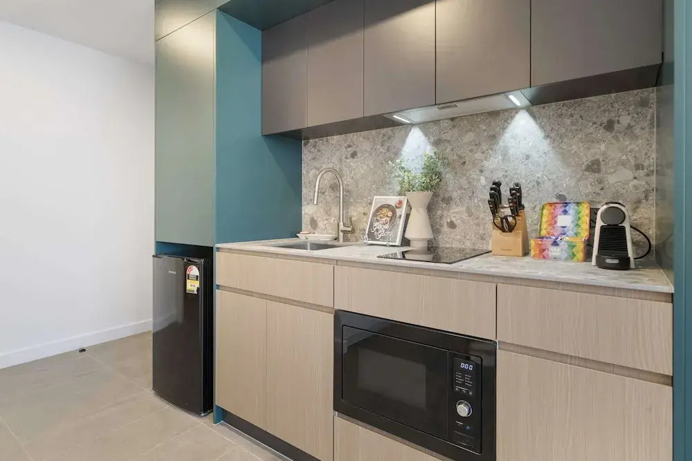 Modern Studio with Rooftop and BBQ Access