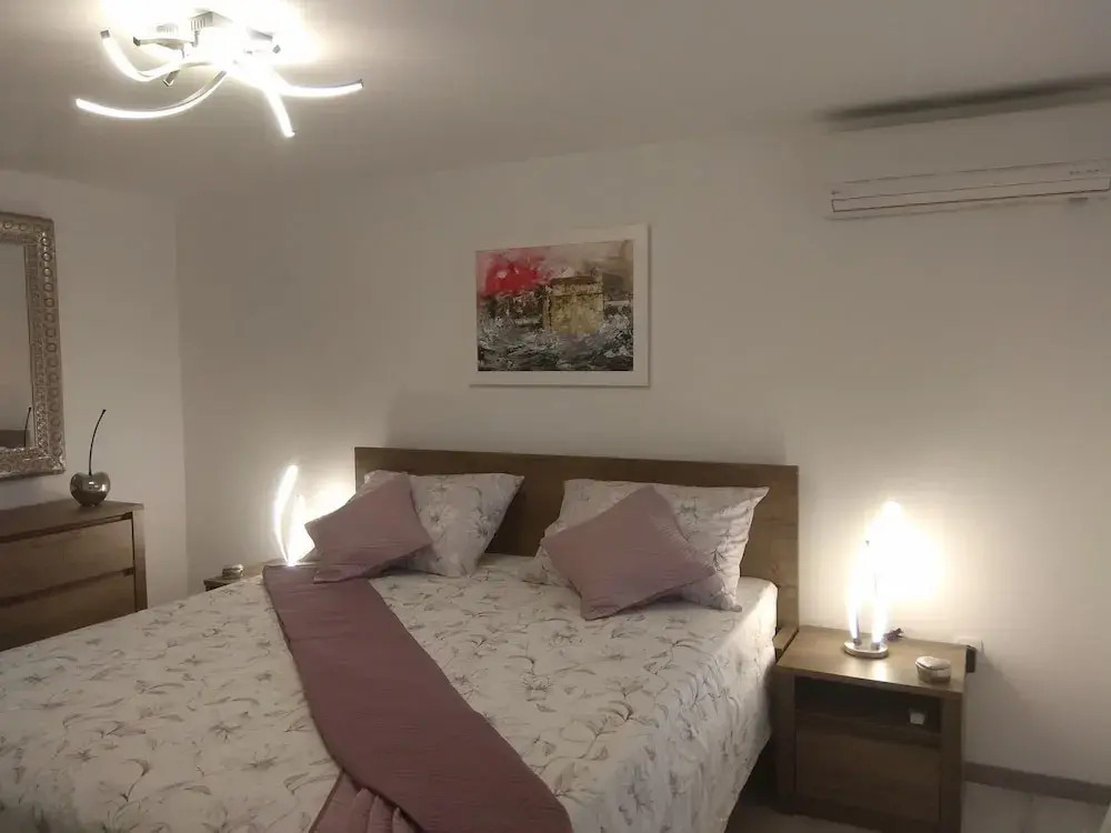Apartments and Rooms LEA