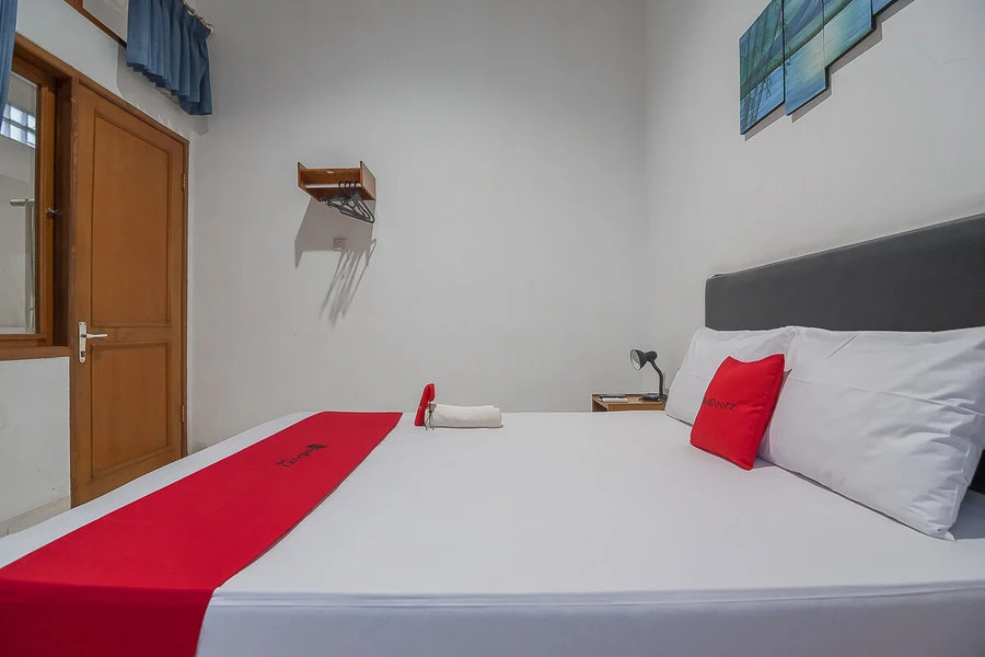 Reddoorz Near Setrasari Mall