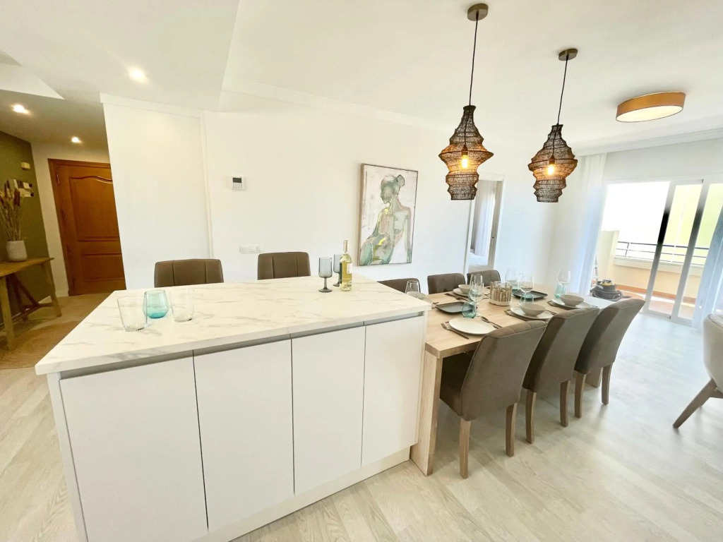 New 2BR Apartement with sea views in very center of Marbella.