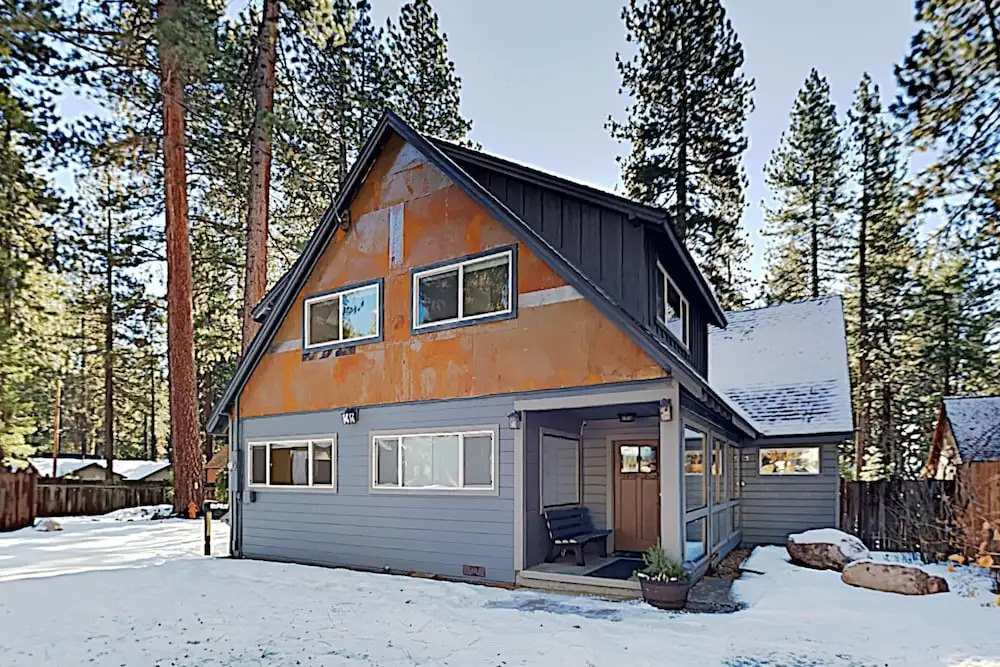 All-season Getaway - Serene Backyard W/ Hot Tub! 5 Bedroom Home