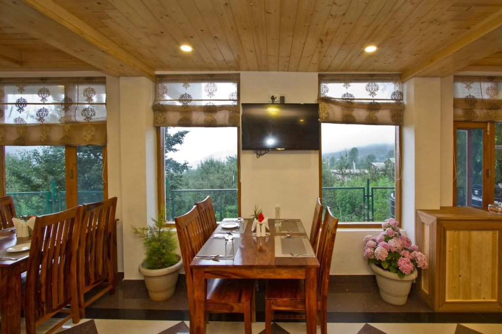 HOTEL YATRI mONARCH rESIDENCY MANALI