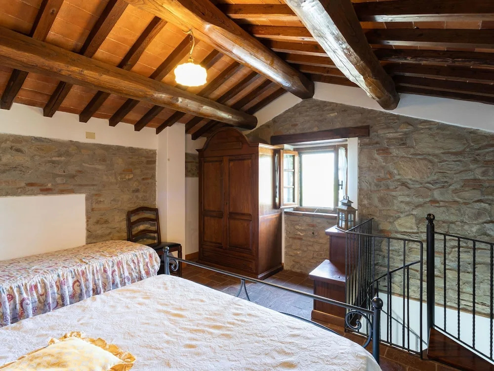 Idyllic Farmhouse With Bbq, Swimming Pool, Terrace, Garden
