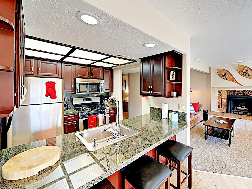 754 Stateline - 1 Br Condo