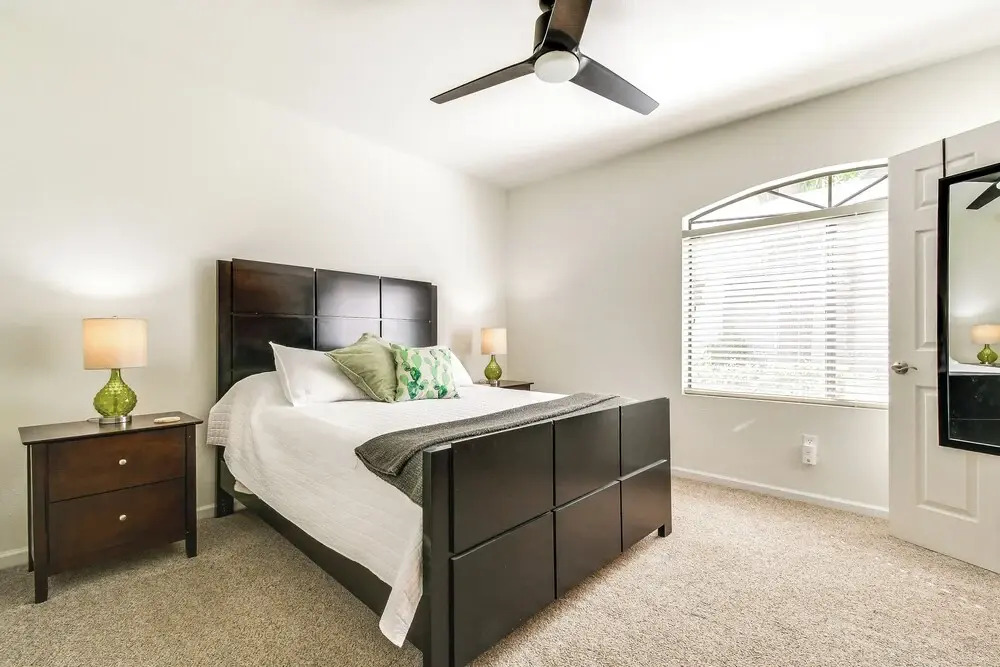 3 Mi to Tpc: Chic Condo w/ Pool Access & Grills