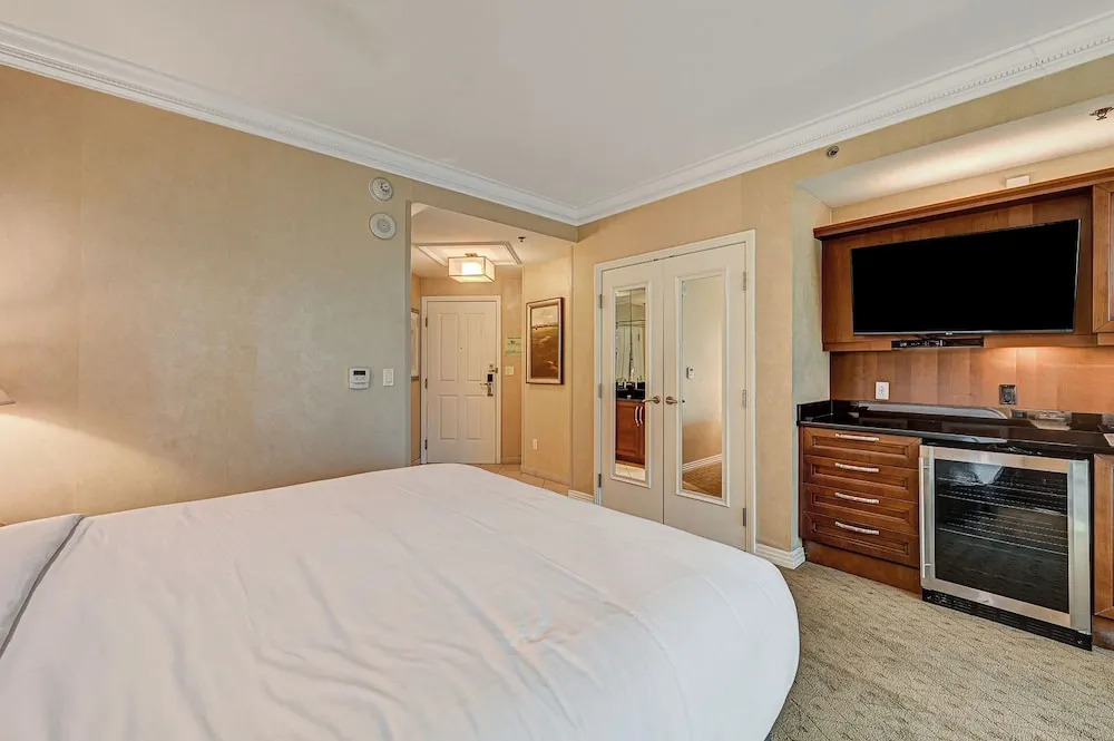 Sierra Sol Studio at Signature Hotel