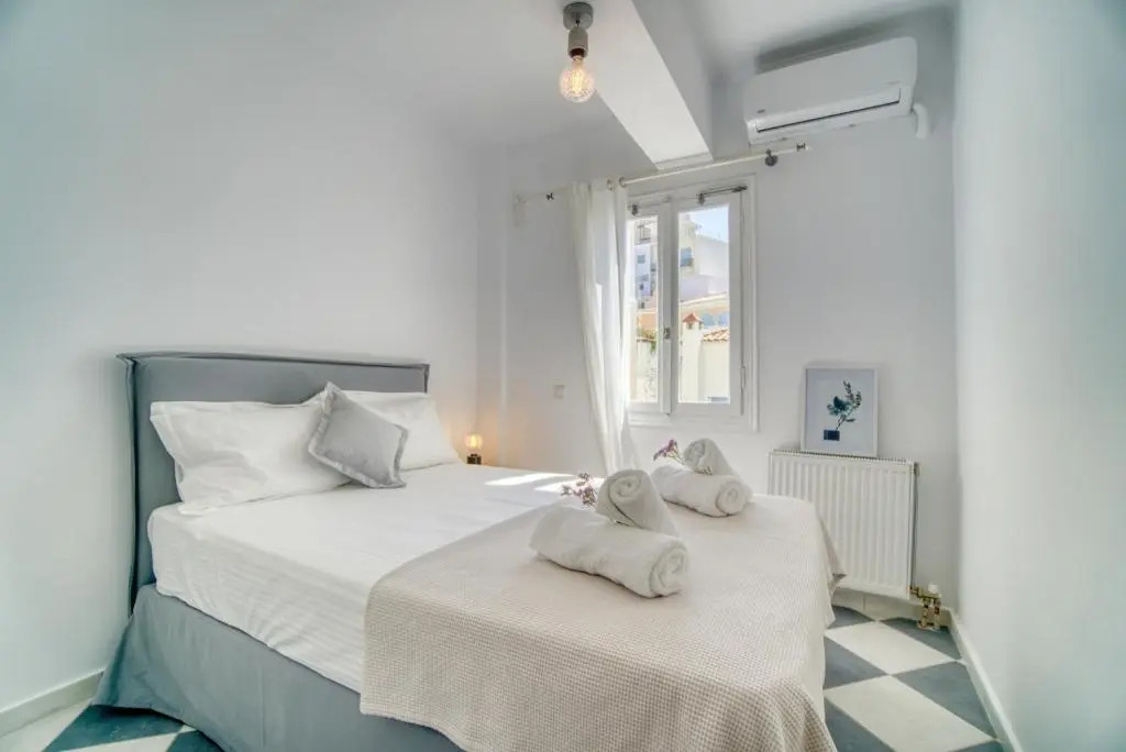 Stylish, Cozy 2-BDR Flat in Andros Town