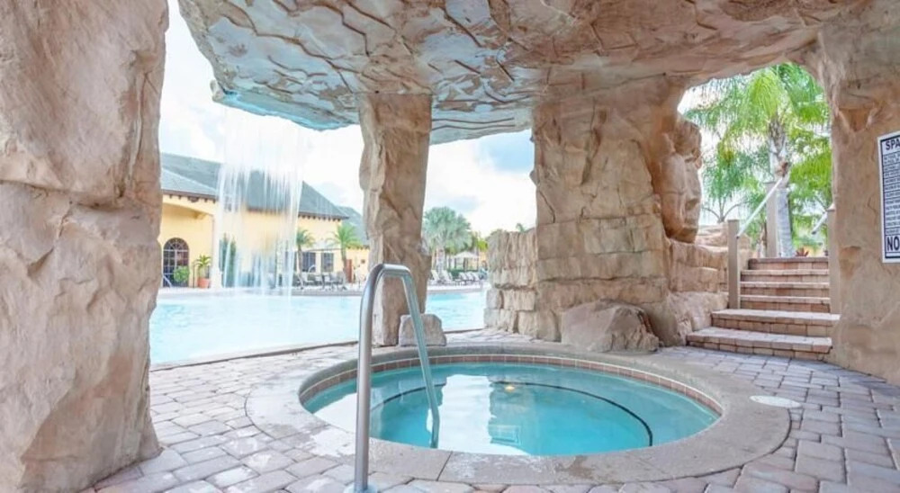 Beautiful 4 bedroom villa close to Disney