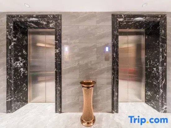 Yining  Riverside   Cloud  Hotel