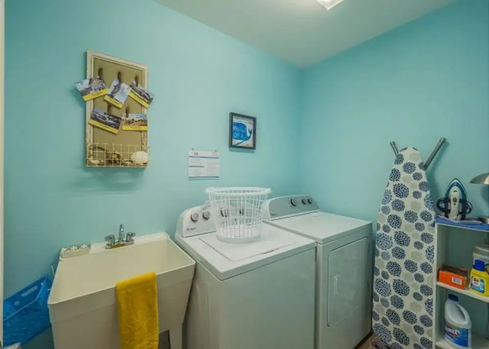 Amber Court 871 by White Pelican VR