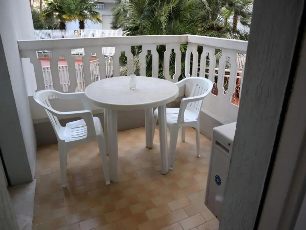 Flat for 4 People With Terrace in Residence With Shared Swimming Pool